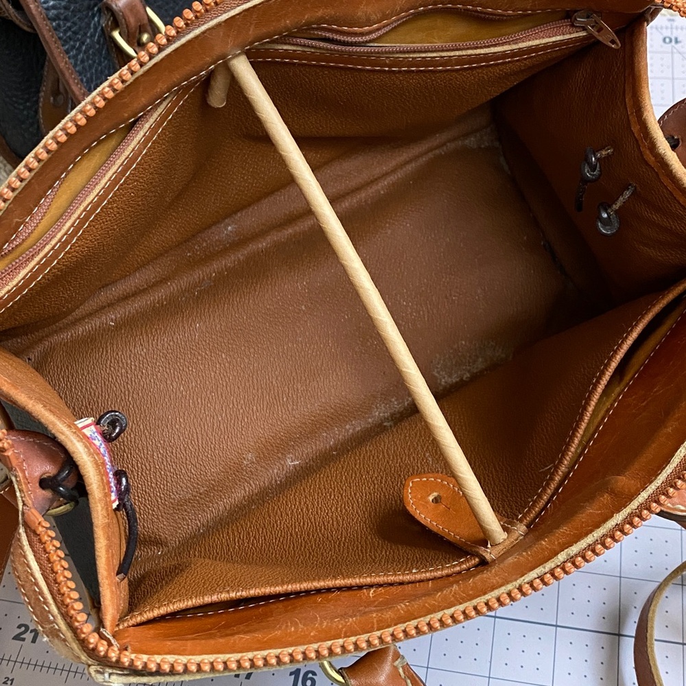 Dooney & Bourke bag lot - Picture 12 of 17